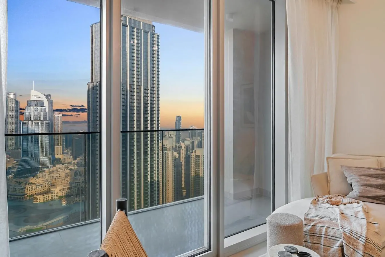 Apartment Dayf-Oli 3 Plus 1 Bedroom Stunning Full Fountain And Burj View Dubai United Arab Emirates